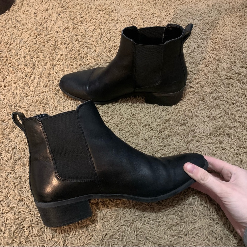 MOVING SALE! Steve Madden Black Chelsea Boots